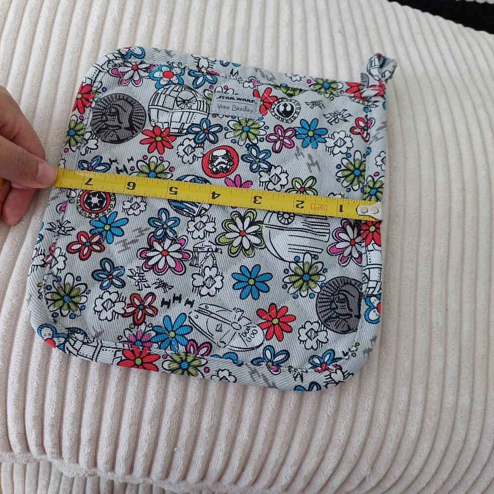 Vera Bradley Star Wsrs Far Far Away Mitten Kitchen Set